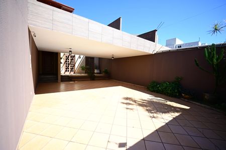 Casa para alugar com 4 quartos, 240m² em Nova Suiça, Goiânia
