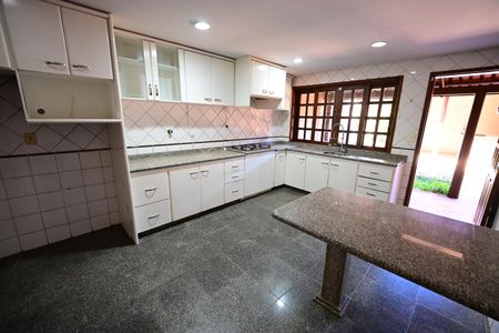 Casa para alugar com 4 quartos, 240m² em Nova Suiça, Goiânia