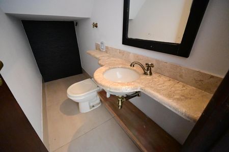 Casa para alugar com 4 quartos, 240m² em Nova Suiça, Goiânia
