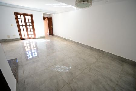 Casa para alugar com 4 quartos, 240m² em Nova Suiça, Goiânia