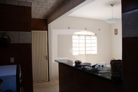 Cozinha 03 de casa à venda com 3 quartos, 240m² em Parque Tremendao, Goiânia