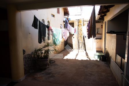 Quintal de casa à venda com 3 quartos, 240m² em Parque Tremendao, Goiânia