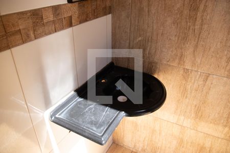 Casa à venda com 240m², 3 quartos e 2 vagas Casa à venda com 240m², 3 quartos e 2 vagasBanheiro 01