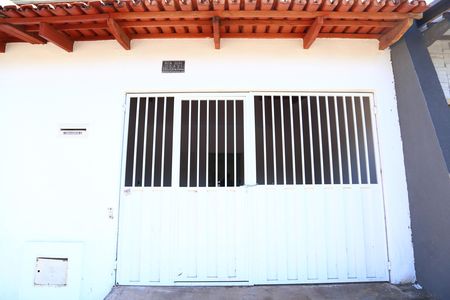 Fachada de casa para alugar com 2 quartos, 75m² em Parque Atheneu, Goiânia