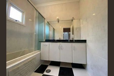 Casa para alugar com 4 quartos, 300m² em Jardim Cordeiro, São Paulo