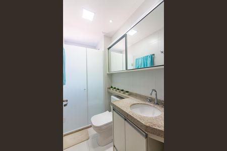 Apartamento à venda com 74m², 3 quartos e 2 vagas Apartamento à venda com 74m², 3 quartos e 2 vagasBanheiro