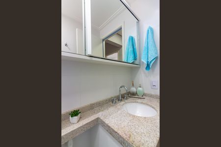 Banheiro de apartamento à venda com 3 quartos, 74m² em Vila Yara, Osasco