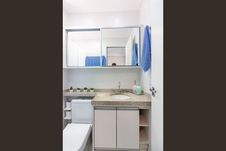 Apartamento à venda com 74m², 3 quartos e 2 vagas Apartamento à venda com 74m², 3 quartos e 2 vagasBanheiro da Suíte