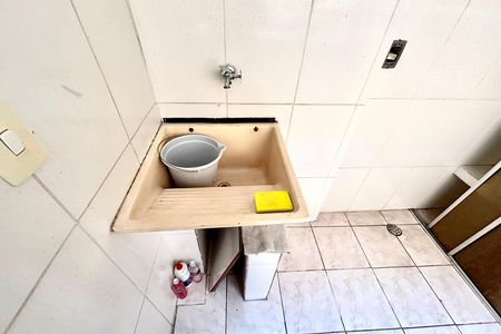 Área de serviço de apartamento para alugar com 3 quartos, 70m² em Conjunto Residencial José Bonifácio, São Paulo