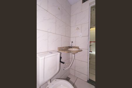 Banheiro de casa para alugar com 2 quartos, 60m² em Nova Cidade, São Gonçalo