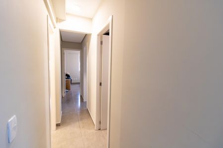 Corredor de apartamento para alugar com 3 quartos, 54m² em Cavalhada, Porto Alegre