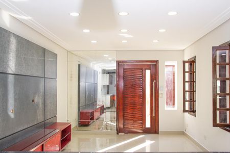 Casa para alugar com 240m², 2 quartos e 2 vagas