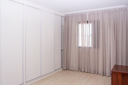 Casa para alugar com 240m², 2 quartos e 2 vagas