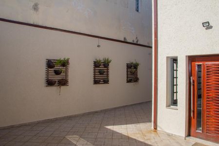 Casa para alugar com 240m², 2 quartos e 2 vagas