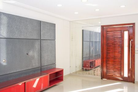 Casa para alugar com 240m², 2 quartos e 2 vagas