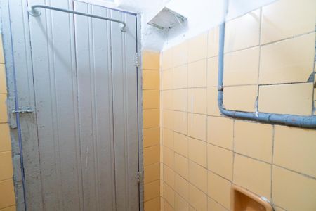 Banheiro de casa para alugar com 2 quartos, 50m² em Vila Mira, São Paulo