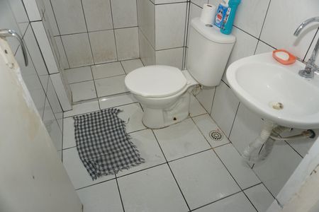 Banheiro de apartamento para alugar com 2 quartos, 54m² em Parque Pirajussara, Embu das Artes