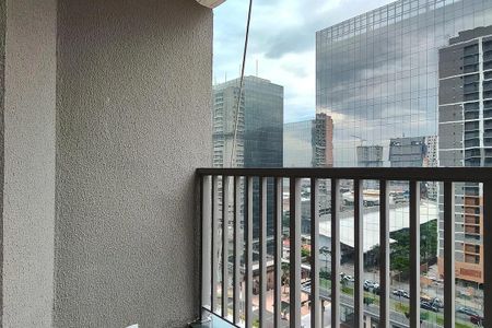 Balcony com vista para a cidade, com uma perspectiva de baixo para cima. de apartamento à venda com 3 quartos, 69m² em Santo Cristo, Rio de Janeiro