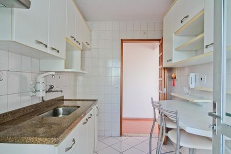 Apartamento para alugar com 76m², 3 quartos e 2 vagas Apartamento para alugar com 76m², 3 quartos e 2 vagasCozinha