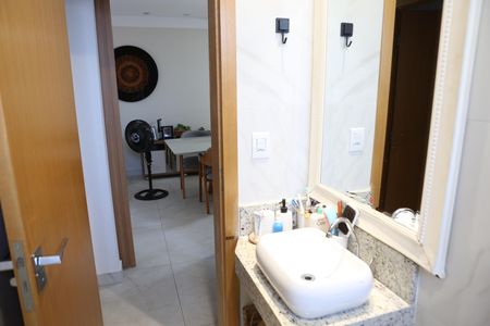 Banheiro de apartamento à venda com 3 quartos, 180m² em Riacho das Pedras, Contagem