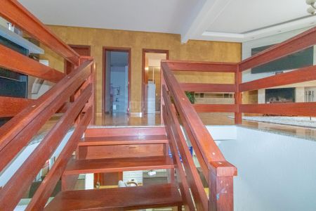 Escada de casa à venda com 3 quartos, 260m² em Igará, Canoas