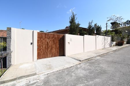 Casa para alugar com 330m², 4 quartos e 8 vagasFachada