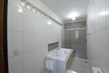 Casa para alugar com 330m², 4 quartos e 8 vagasBanheiro da Suíte 3