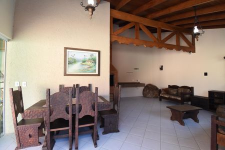 Casa para alugar com 330m², 4 quartos e 8 vagasÁrea gourmet