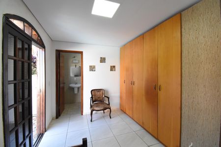 Casa para alugar com 330m², 4 quartos e 8 vagasSuíte 2