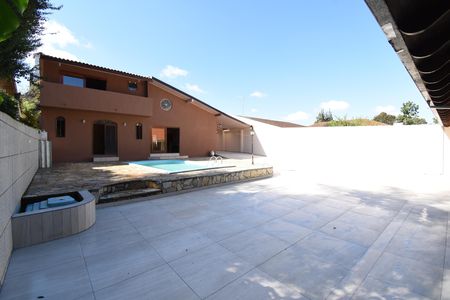 Casa para alugar com 330m², 4 quartos e 8 vagasÁrea externa