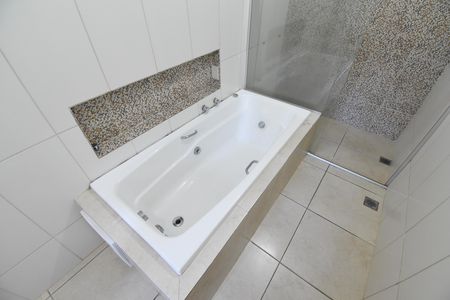 Casa para alugar com 330m², 4 quartos e 8 vagasBanheiro da Suíte 3