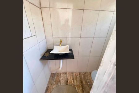Banheiro de apartamento para alugar com 1 quarto, 42m² em Brás de Pina, Rio de Janeiro