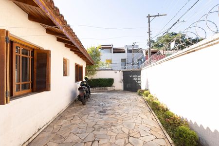 Garagem de casa à venda com 4 quartos, 240m² em Horto Florestal, São Paulo