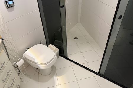 Banheiro de apartamento para alugar com 1 quarto, 70m² em Aparecida, Santos