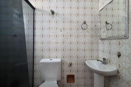 Banheiro de casa para alugar com 2 quartos, 78m² em Maracanã, Praia Grande