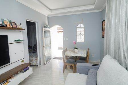 Casa à venda com 250m², 3 quartos e 4 vagas Casa à venda com 250m², 3 quartos e 4 vagasSala