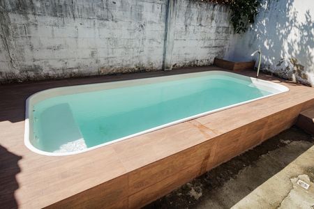 Casa à venda com 250m², 3 quartos e 4 vagas Casa à venda com 250m², 3 quartos e 4 vagasPiscina