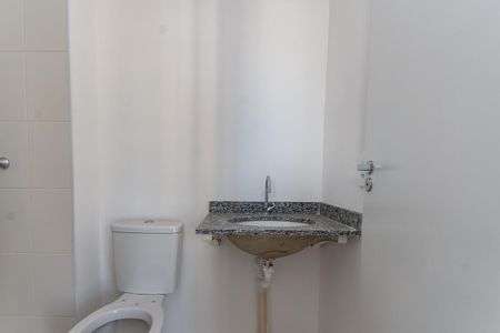 Banheiro Social de apartamento à venda com 2 quartos, 40m² em Boaçava, São Paulo