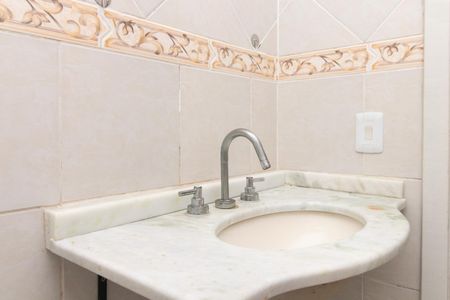 Banheiro de casa de condomínio para alugar com 3 quartos, 100m² em Guarujá, Porto Alegre