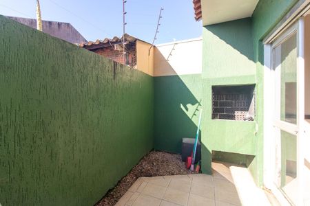 Quintal de casa de condomínio para alugar com 3 quartos, 100m² em Guarujá, Porto Alegre