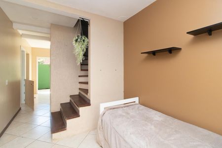 Sala de casa de condomínio à venda com 3 quartos, 100m² em Guarujá, Porto Alegre