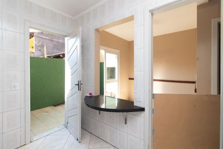Cozinha de casa de condomínio para alugar com 3 quartos, 100m² em Guarujá, Porto Alegre