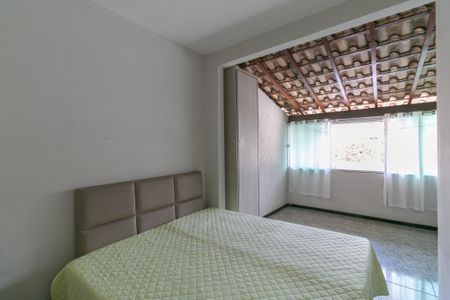 Casa à venda com 300m², 4 quartos e 2 vagas