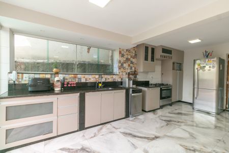 Casa à venda com 300m², 4 quartos e 2 vagas