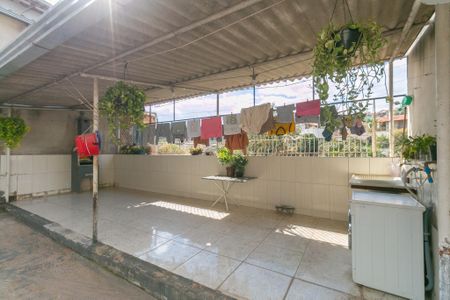 Casa à venda com 300m², 4 quartos e 2 vagas