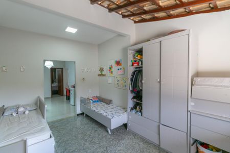 Casa à venda com 300m², 4 quartos e 2 vagas