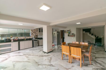 Casa à venda com 300m², 4 quartos e 2 vagas