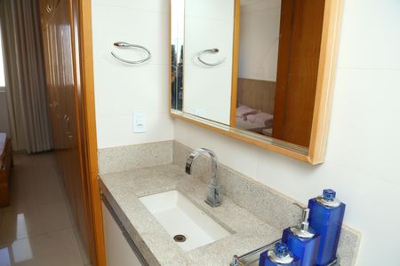 Apartamento à venda com 87m², 2 quartos e 1 vagaBanheiro suíte