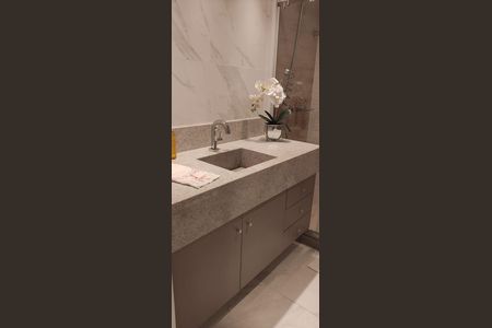 Apartamento para alugar com 152m², 4 quartos e 2 vagasBanheiro social