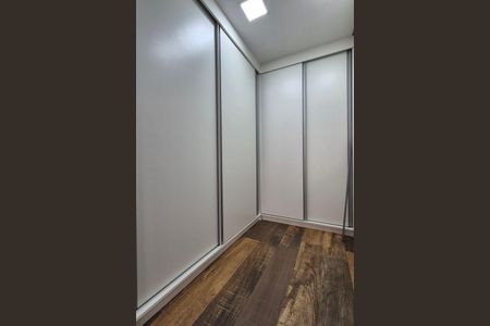 Casa de condomínio à venda com 350m², 4 quartos e 6 vagasDetalhe da Suíte 